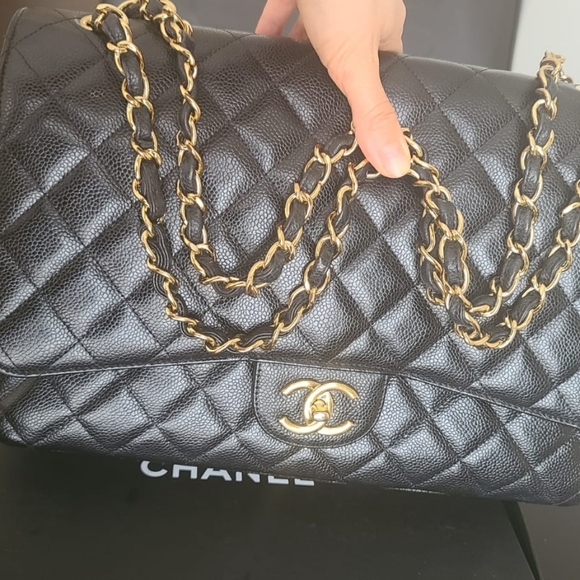 CHANEL 2011 Timeless Maxi Jumbo shoulder bag - Picture 4 of 13